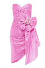 Load image into Gallery viewer, Silk pink dress with bow broch